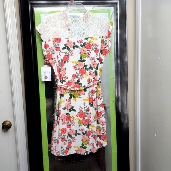 Womens White Lace and Floral Print dress - Picture 2 of 2